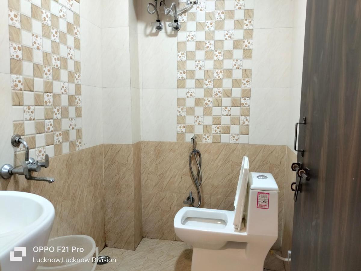Hotel Kbs Лакхнау Екстер'єр фото