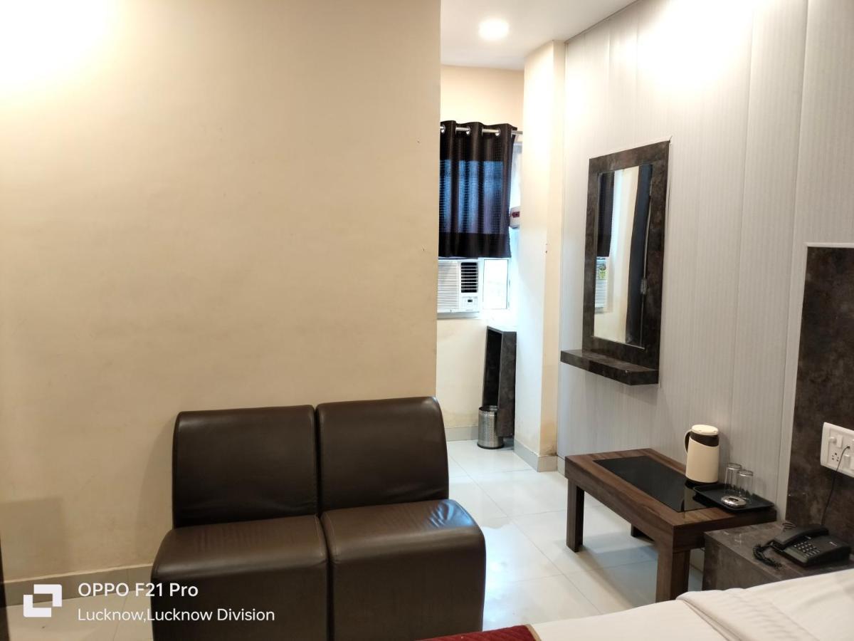 Hotel Kbs Лакхнау Екстер'єр фото