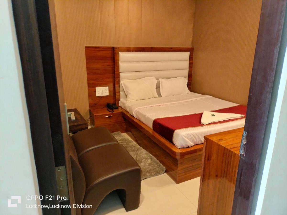 Hotel Kbs Лакхнау Екстер'єр фото