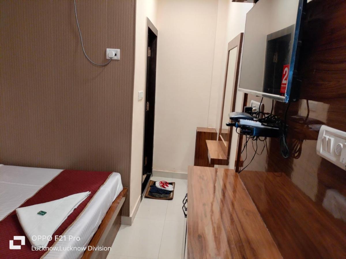 Hotel Kbs Лакхнау Екстер'єр фото