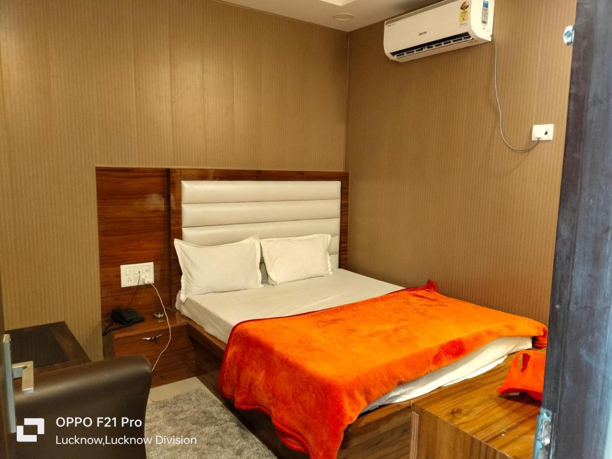 Hotel Kbs Лакхнау Екстер'єр фото